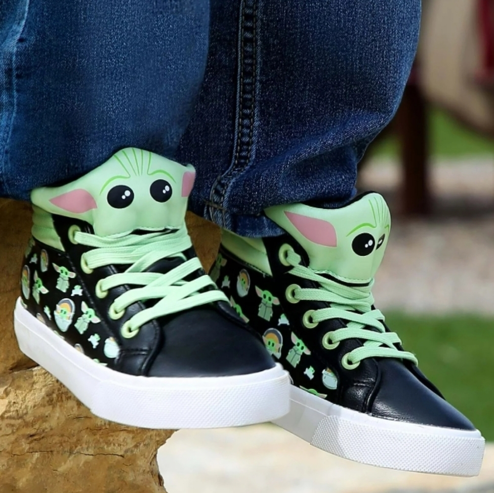GROGU (The Child) The Mandalorian STAR WARS  DISNEY Hi-top Sneakers Kids Size 10